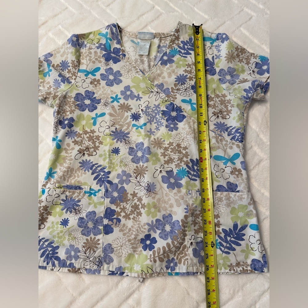 SB Scrubs Floral Print Top with Blue and Cream Size M - Picture 6 of 7